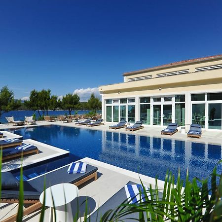 Hotel Antica-Seafront Hotel With Comfortable Rooms And Pool Stari Grad  Dış mekan fotoğraf
