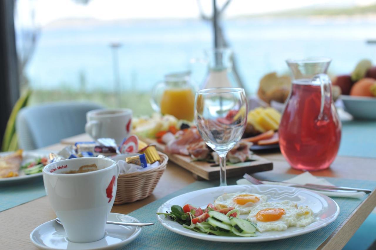 Hotel Antica-Seafront Hotel With Comfortable Rooms And Pool Stari Grad  Dış mekan fotoğraf