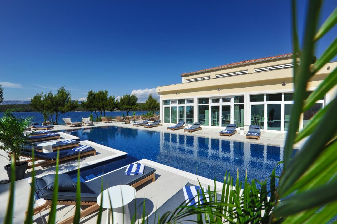 Hotel Antica-Seafront Hotel With Comfortable Rooms And Pool Stari Grad  Dış mekan fotoğraf