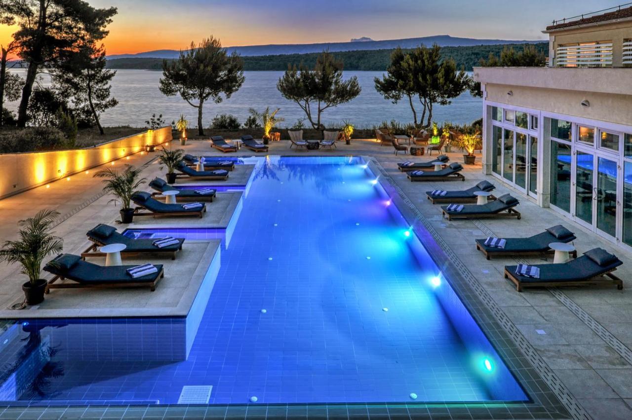 Hotel Antica-Seafront Hotel With Comfortable Rooms And Pool Stari Grad  Dış mekan fotoğraf