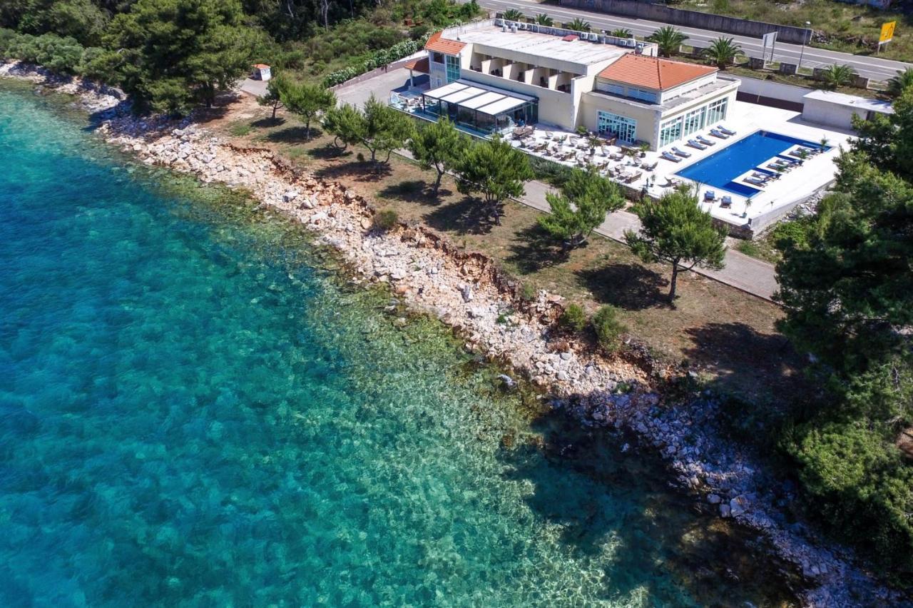 Hotel Antica-Seafront Hotel With Comfortable Rooms And Pool Stari Grad  Dış mekan fotoğraf