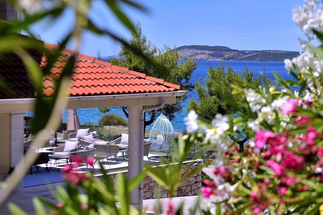 Hotel Antica-Seafront Hotel With Comfortable Rooms And Pool Stari Grad  Dış mekan fotoğraf