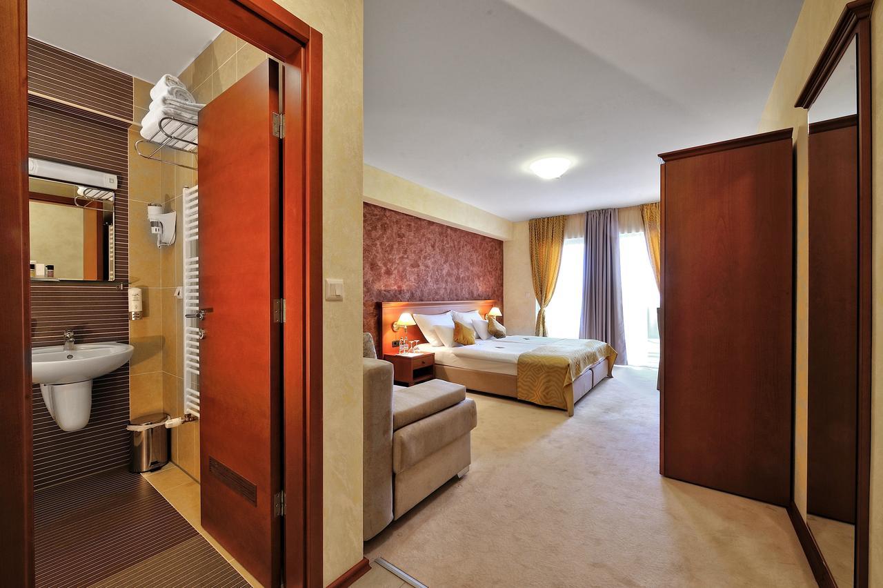 Hotel Antica-Seafront Hotel With Comfortable Rooms And Pool Stari Grad  Dış mekan fotoğraf