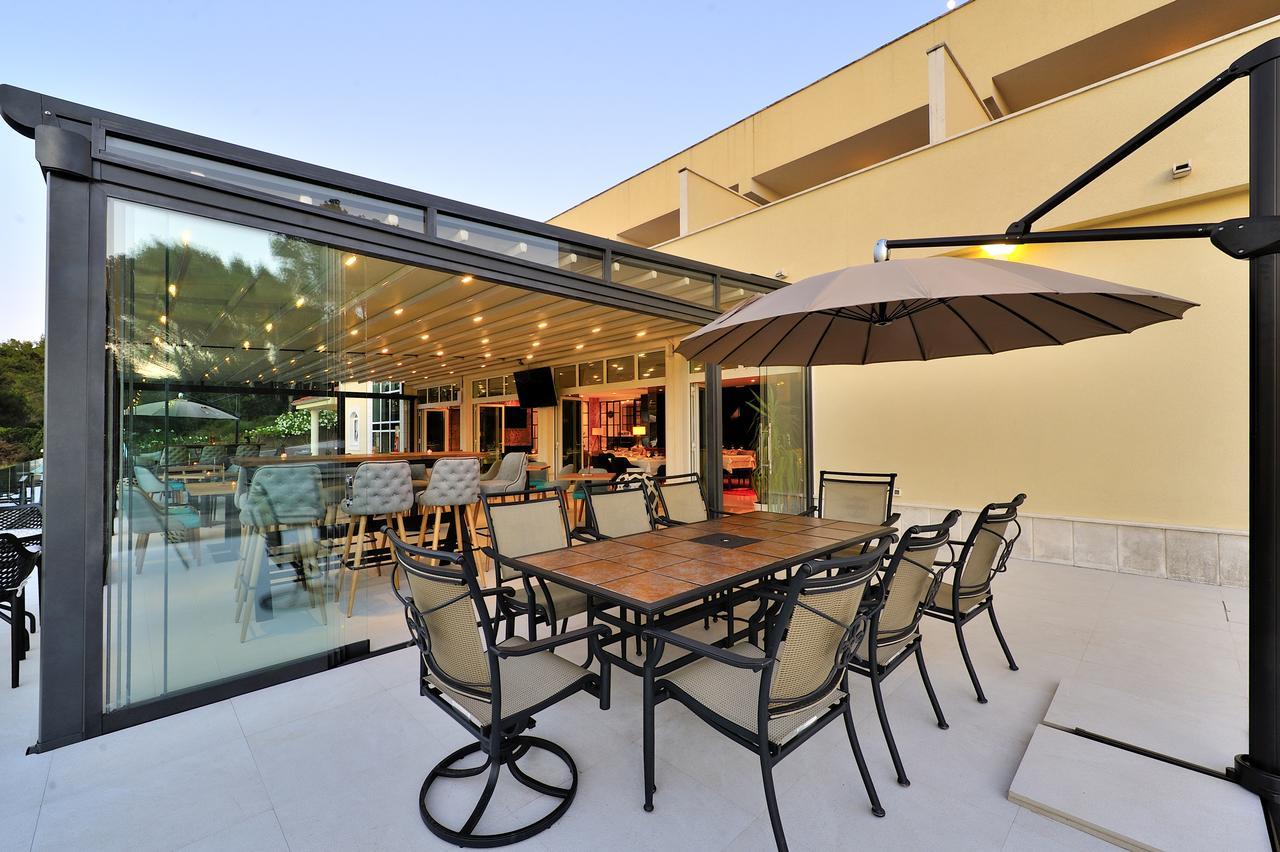 Hotel Antica-Seafront Hotel With Comfortable Rooms And Pool Stari Grad  Dış mekan fotoğraf