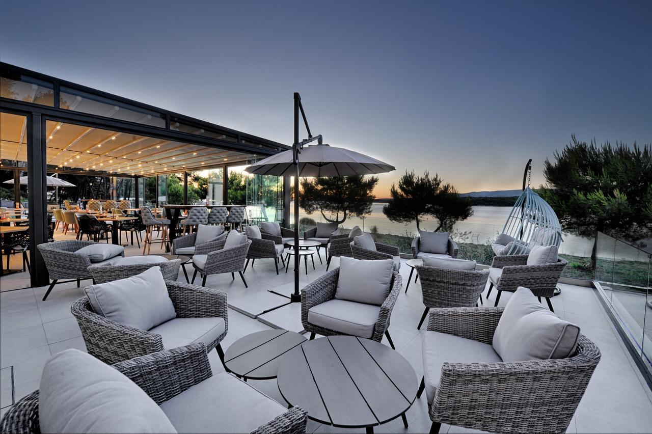 Hotel Antica-Seafront Hotel With Comfortable Rooms And Pool Stari Grad  Dış mekan fotoğraf