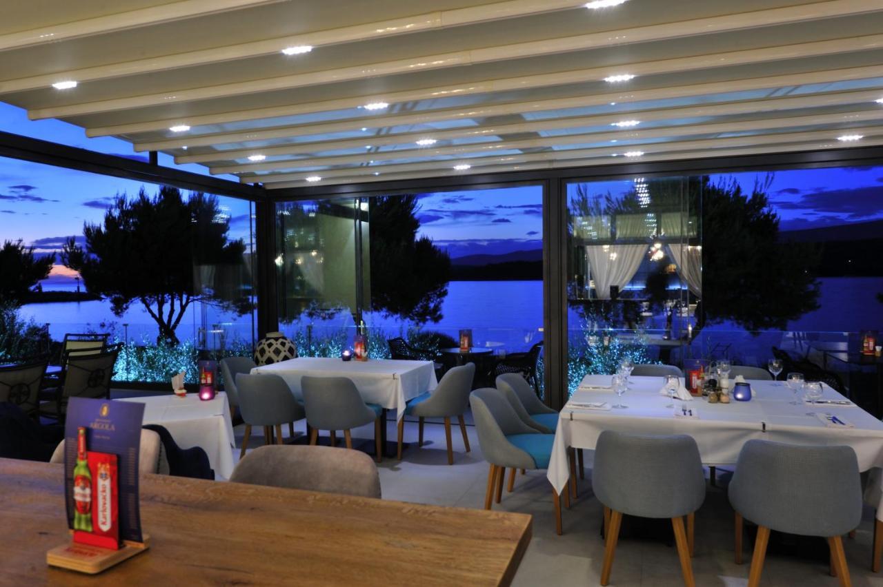 Hotel Antica-Seafront Hotel With Comfortable Rooms And Pool Stari Grad  Dış mekan fotoğraf