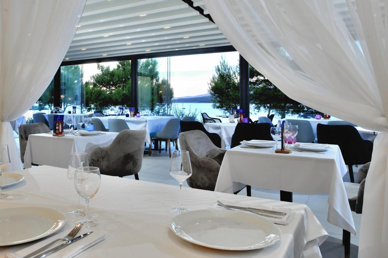 Hotel Antica-Seafront Hotel With Comfortable Rooms And Pool Stari Grad  Dış mekan fotoğraf